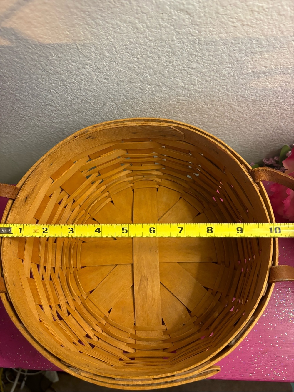 Longaberger Vintage 1995 Large Darning Basket with Leather Handles, 10” Diameter - Picture 6 of 7